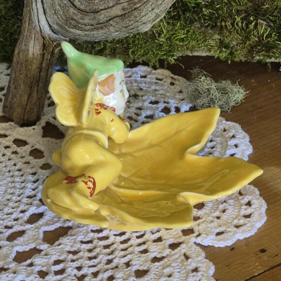 🍂 20% OFF - Vintage Pixie Elf Gnome in a Maple Leaf Figurine Trinket - Picture 5 of 12